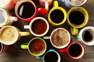 Bunte Kaffeebecher (depositphotos.com)