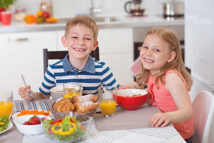 Kindergeschirr aus Porzellan (depositphotos.com)