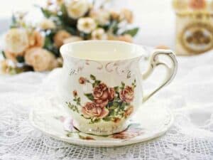 Teetasse mit Untertasse Porzellan (de.depositphotos.com)